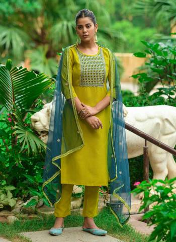 For A Festive Wear,Grab These Readymade Suit in Fine Colored.These Top And Bottom Are Fabricated On Cotton Blend Pair With Net Dupatta.Its Beautified With Designer Embroidery Work.