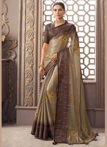 For A Designer Look,Grab These Saree in Fine Colored Pair With Blouse.These Saree is Fabricated On Organza Silk Pair With Cotton Silk Blouse.Its Beautified With Designer Work.