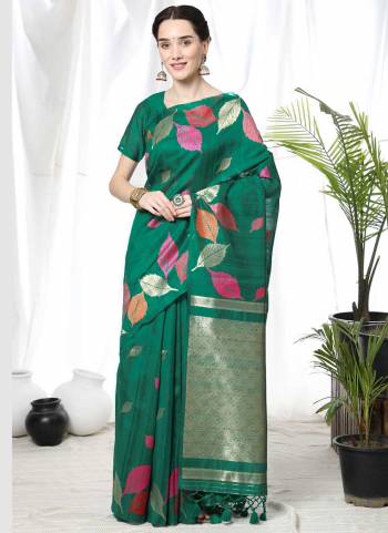 Grab These Different Looking Saree in Fine Colored.These Saree And Blouse Are Fabricated On Tussar Silk.its Beautified With Heavy Wevon Designer Work.