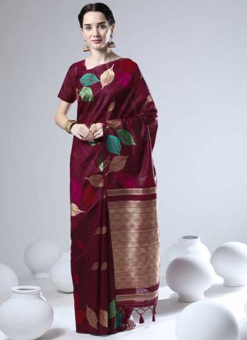 Grab These Different Looking Saree in Fine Colored.These Saree And Blouse Are Fabricated On Tussar Silk.its Beautified With Heavy Wevon Designer Work.