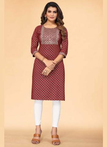 Grab These Casual Wear Kurti in Fine Colored.These kurti is Fabricated On Viscose Rayon.Its Beautifed With Foil Printed,Embroidery Work.