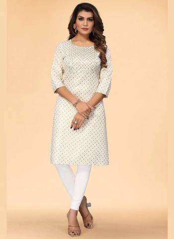 Grab These Casual Wear Kurti in Fine Colored.These kurti is Fabricated On Viscose Rayon.Its Beautifed With Foil Printed,Embroidery Work.