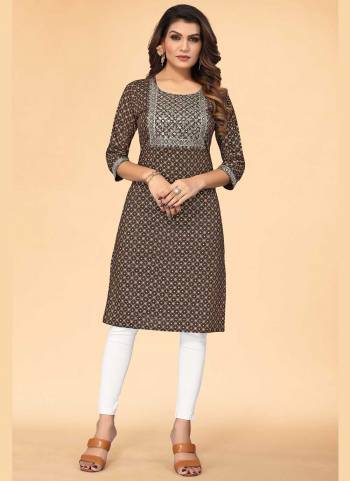 Grab These Casual Wear Kurti in Fine Colored.These kurti is Fabricated On Viscose Rayon.Its Beautifed With Foil Printed,Embroidery Work.