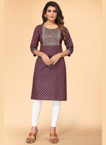 Grab These Casual Wear Kurti in Fine Colored.These kurti is Fabricated On Viscose Rayon.Its Beautifed With Foil Printed,Embroidery Work.