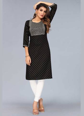 Grab These Casual Wear Kurti in Fine Colored.These kurti is Fabricated On Viscose Rayon.Its Beautifed With Foil Printed,Embroidery Work.