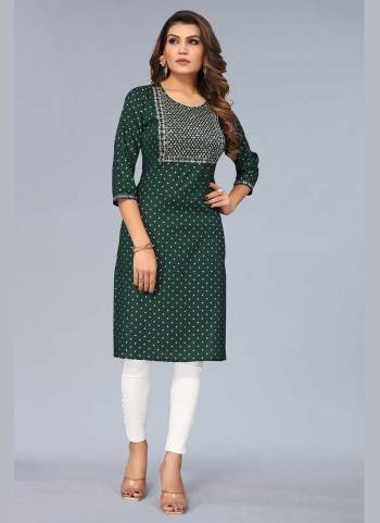 Grab These Casual Wear Kurti in Fine Colored.These kurti is Fabricated On Viscose Rayon.Its Beautifed With Foil Printed,Embroidery Work.