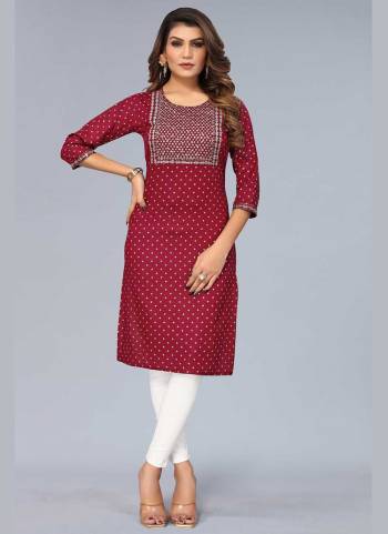 Grab These Casual Wear Kurti in Fine Colored.These kurti is Fabricated On Viscose Rayon.Its Beautifed With Foil Printed,Embroidery Work.