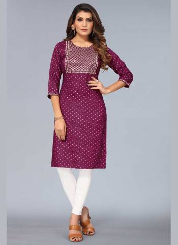 Grab These Casual Wear Kurti in Fine Colored.These kurti is Fabricated On Viscose Rayon.Its Beautifed With Foil Printed,Embroidery Work.