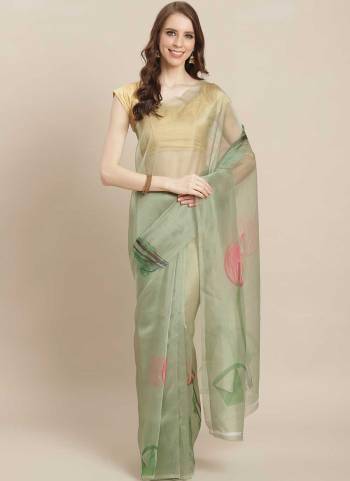 For A Casual Wear,Grab These Saree in Fine Colored.These Saree is Fabricated On Organza Pair With Art Silk Blouse.Its Beautified With  Designer Printed Work.