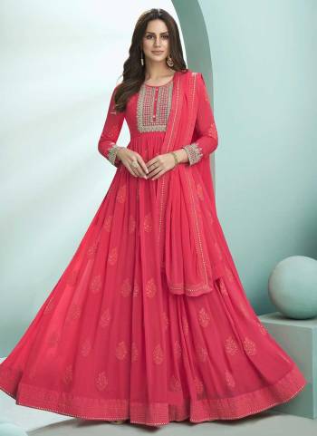 Grab These Anarkali Suit in Fine Colored.TheseTop And Dupatta Are Fabricated On Faux Georgette Pair With Santoon Bottom.Its Beautified With Heavy Thread Embroidery Work.