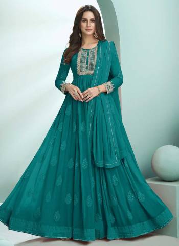 Grab These Anarkali Suit in Fine Colored.TheseTop And Dupatta Are Fabricated On Faux Georgette Pair With Santoon Bottom.Its Beautified With Heavy Thread Embroidery Work.