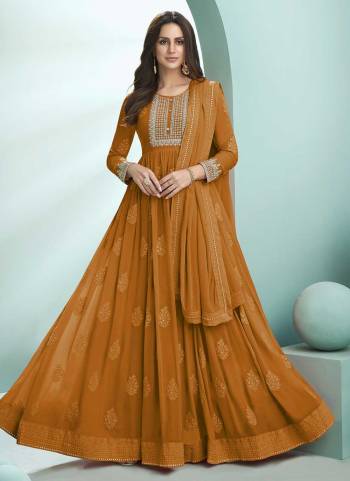 Grab These Anarkali Suit in Fine Colored.TheseTop And Dupatta Are Fabricated On Faux Georgette Pair With Santoon Bottom.Its Beautified With Heavy Thread Embroidery Work.