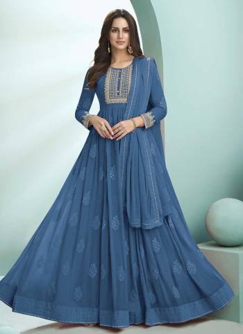 Grab These Anarkali Suit in Fine Colored.TheseTop And Dupatta Are Fabricated On Faux Georgette Pair With Santoon Bottom.Its Beautified With Heavy Thread Embroidery Work.