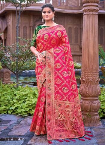 For A festive Wear,Grab These Saree in Fine Colored.These Saree And Blouse Are Fabricated On Banarasi Silk.its Beautified With Weaving Designer Work.