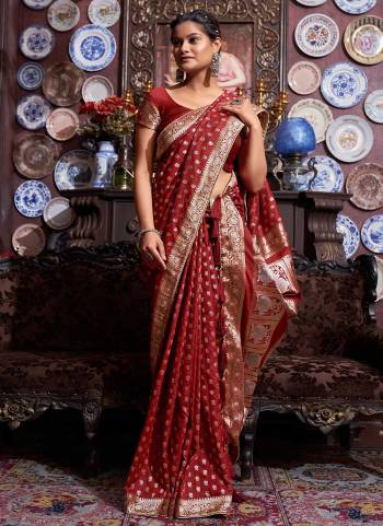 For A festive Wear,Grab These Saree in Fine Colored.These Saree And Blouse Are Fabricated On Banarasi Silk.its Beautified With Weaving Designer Work.