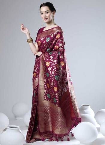 For A Bold And Beautiful Look,Grab These Saree in Fine Colored.These Saree And Blouse Are Fabricated On Tussar Silk.its Beautified With Jamdani Wevon Jari Designer Work.