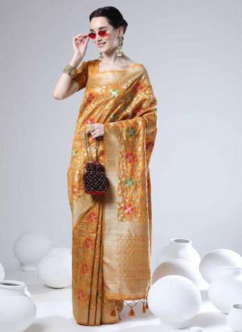 For A Bold And Beautiful Look,Grab These Saree in Fine Colored.These Saree And Blouse Are Fabricated On Tussar Silk.its Beautified With Jamdani Wevon Jari Designer Work.