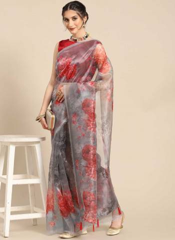 Grab These Casual Wear Saree in Fine Colored Pair With Blouse.These Saree is Fabricated On Organza Pair With Art Silk Blouse.Its Beautified With Designer Printed Work.