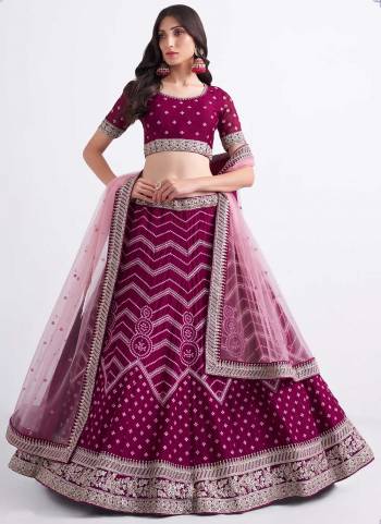 Grab These Designer Looking Lehenga Choli in Fine Colored.These Lehenga And Blouse Are Fabricated On Silky Georgette Pair With Net Dupatta.Its Beautified With Designer Work.