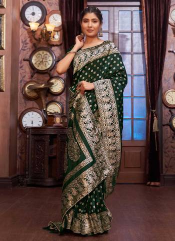 Grab These Festive Wear Saree in Fine Colored.These Saree And Blouse Are Fabricated On Banarasi Silk.Its Beautified With Heavy Weaving Designer Work.