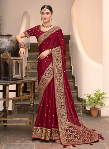 For A Bold And Beautiful Look,Grab These Saree in Fine Colored.These Saree is Fabricated On Two Tone Rose Silk Pair With Banglori Silk Blouse.Its Beautified With Heavy Zari Embroidery Work.