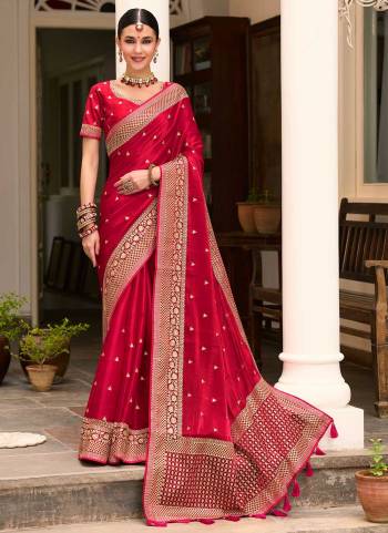 For A Bold And Beautiful Look,Grab These Saree in Fine Colored.These Saree is Fabricated On Two Tone Rose Silk Pair With Banglori Silk Blouse.Its Beautified With Heavy Zari Embroidery Work.