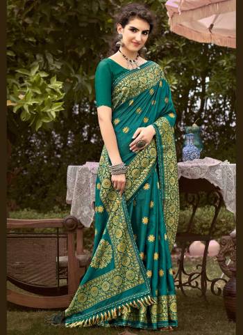 Grab These Casual Wear Saree in Fine Colored.These Saree is Fabricated On Vichitra Silk Pair With Art Silk Blouse.Its Beautified With Designer Khadi Printed Work.