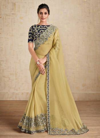 For A Beautiful Look,Grab These Saree in Fine Colored Pair With Blouse.These Saree is Fabricated On Net Organza Pair With Raw Silk Blouse.Its Beautified With Designer Work.