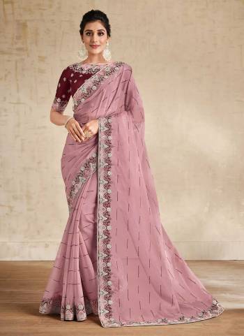 For A Beautiful Look,Grab These Saree in Fine Colored Pair With Blouse.These Saree is Fabricated On Organza Pair With Raw Silk Blouse.Its Beautified With Designer Work.