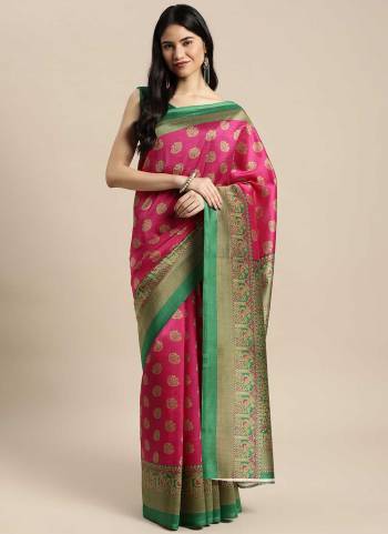 Grab These Casual Wear Saree in Fine Colored.These Saree And Blouse Are Fabricated On Art Silk.Its Beautified With Designer Printed Work.