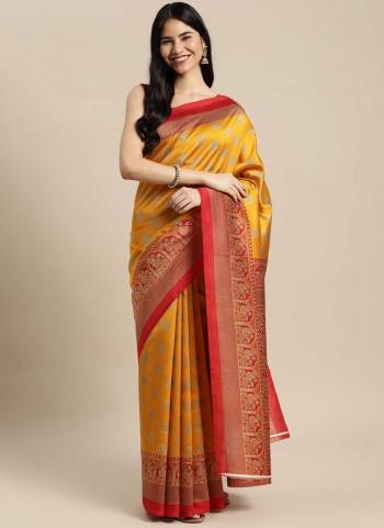 Grab These Casual Wear Saree in Fine Colored.These Saree And Blouse Are Fabricated On Art Silk.Its Beautified With Designer Printed Work.