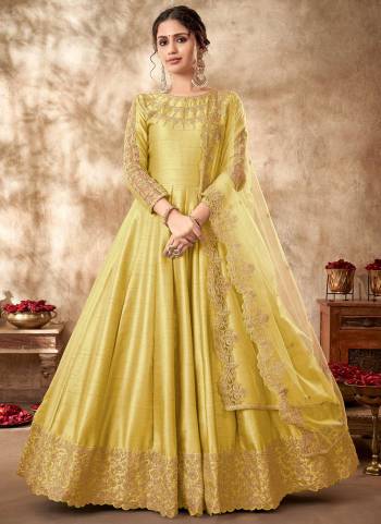 For A Beautiful Look,Grab These Anarkali Suit in Fine Colored.These Top is Fabricated On Art Silk Pair With Santoon Bottom And Net Dupatta.Its Beautified With Heavy Designer Embroidery Work.