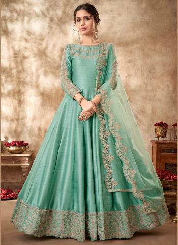 For A Beautiful Look,Grab These Anarkali Suit in Fine Colored.These Top is Fabricated On Art Silk Pair With Santoon Bottom And Net Dupatta.Its Beautified With Heavy Designer Embroidery Work.