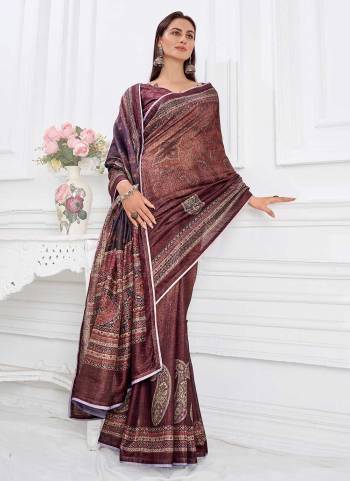 Grab These Saree in Fine Colored Pair With Blouse.These Saree And Blouse Are Fabricated On Crepe.Its Beautified With Fancy Designer Printed Work.