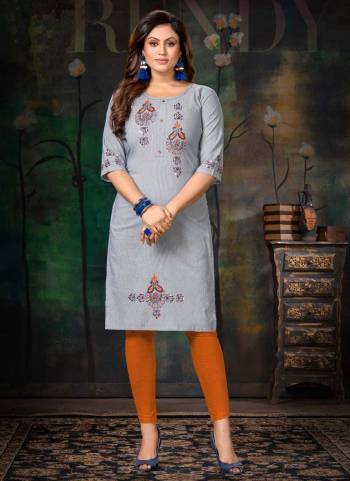 Grab These Readymade Kurti in Fine Colored.These Kurti is Fabricated On Handloom Cotton.Its Beautified With Designer Embroidery Work.