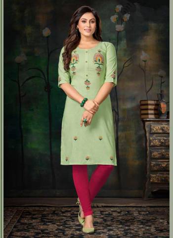 Grab These Readymade Kurti in Fine Colored.These Kurti is Fabricated On Handloom Cotton.Its Beautified With Designer Embroidery Work.