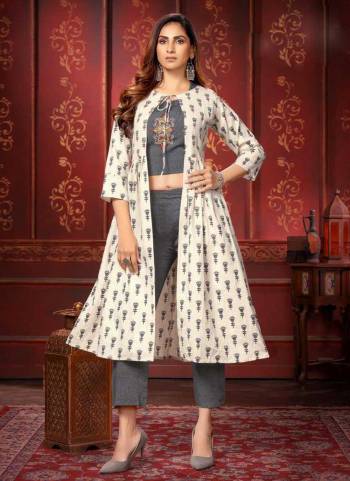 Grab These Readymade Koti in Fine Colored.These Kurti is Fabricated On Rayon Pair With Rayon Koti.Its Beautified With Designer Gold Foil Printed Work.