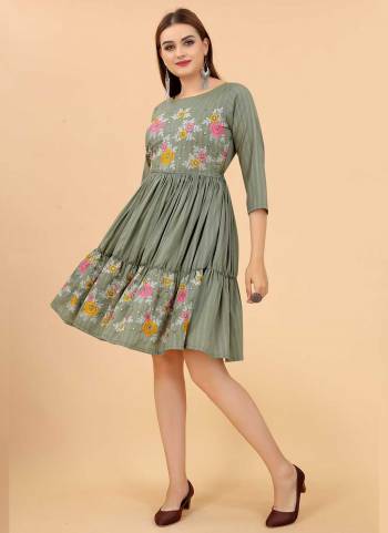 For A Festive Wear,GrabThese Kurti in Fine Colored.These Kurti is Fabricated On Viscose Rayon.Its Beautified With Designer Embroidery Work.