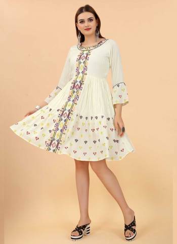 For A Festive Wear,GrabThese Kurti in Fine Colored.These Kurti is Fabricated On Viscose Rayon.Its Beautified With Designer Embroidery Work.