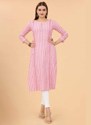 Grab These Beautiful Looking Readymade Kurti.These Kurti is Fabricated On Cotton.Its Beautified With Wevon,Mirror Work.