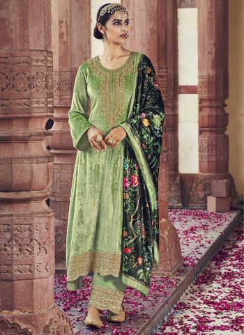 For A Beautiful Look,Grab These Fine Colored Suit.These Top And Dupatta Are Fabricated On Velvet Pair With Pashmina Bottom.Its Beautified With Designer Digital Printed,Heavy Embroidery Work.