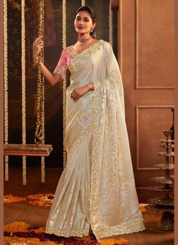 Grab These Designer Looking Saree in Fine Colored.These Saree is Fabricated On Viscose Pair With Banglori Silk Blouse.Its Beutified With Designer Work.