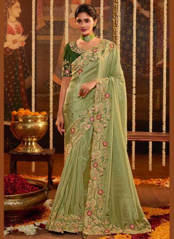 Grab These Designer Looking Saree in Fine Colored.These Saree is Fabricated On Viscose Pair With Banglori Silk Blouse.Its Beutified With Designer Work.