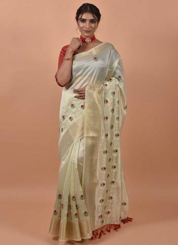 Grab These Festive Wear Saree in Fine Colored.These Saree is Fabricated On Poly Silk Pair With Art Silk Blouse.Its Beautified With Designer Embroidery Work.