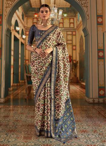 Grab These Festive Wear Saree in Fine Colored.These Saree is Fabricated On Patola Silk Pair With Silk Blouse.Its Beautified With Wevon Designer,Printed,Swarovski Embroidery Work.