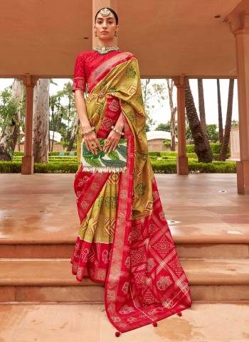 Grab These Festive Wear Saree in Fine Colored.These Saree is Fabricated On Patola Silk Pair With Silk Blouse.Its Beautified With Wevon Designer,Sparkle Swaroski Work.