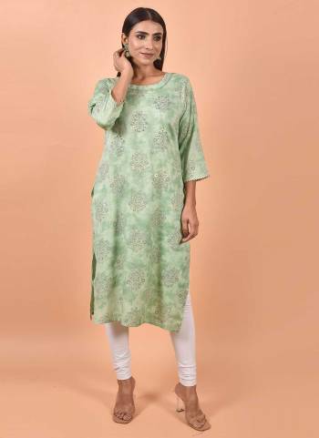 Grab These Beautiful Looking Readymade Kurti.These Kurti is Fabricated On Cotton.Its Beautified With Printed With Embroidery Work.