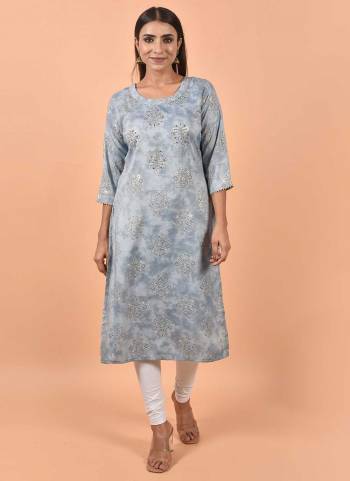 Grab These Beautiful Looking Readymade Kurti.These Kurti is Fabricated On Cotton.Its Beautified With Printed With Embroidery Work.