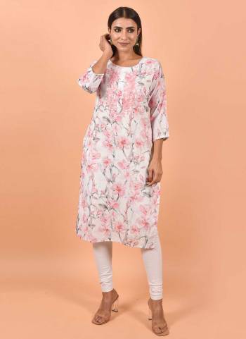 Grab These Beautiful Looking Readymade Kurti.These Kurti is Fabricated On Cotton.Its Beautified With Printed With Embroidery Work.