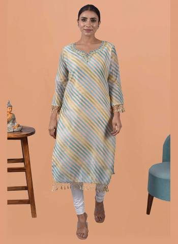 Grab These Beautiful Looking Readymade Kurti.These Kurti is Fabricated On Cotton.Its Beautified With Printed With Embroidery Work.